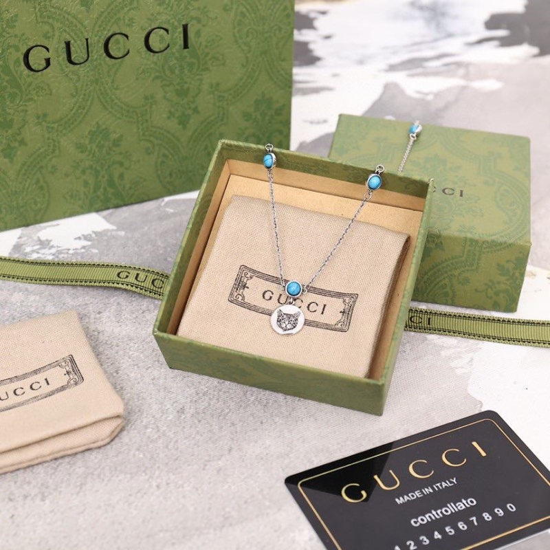G*u*i necklaces